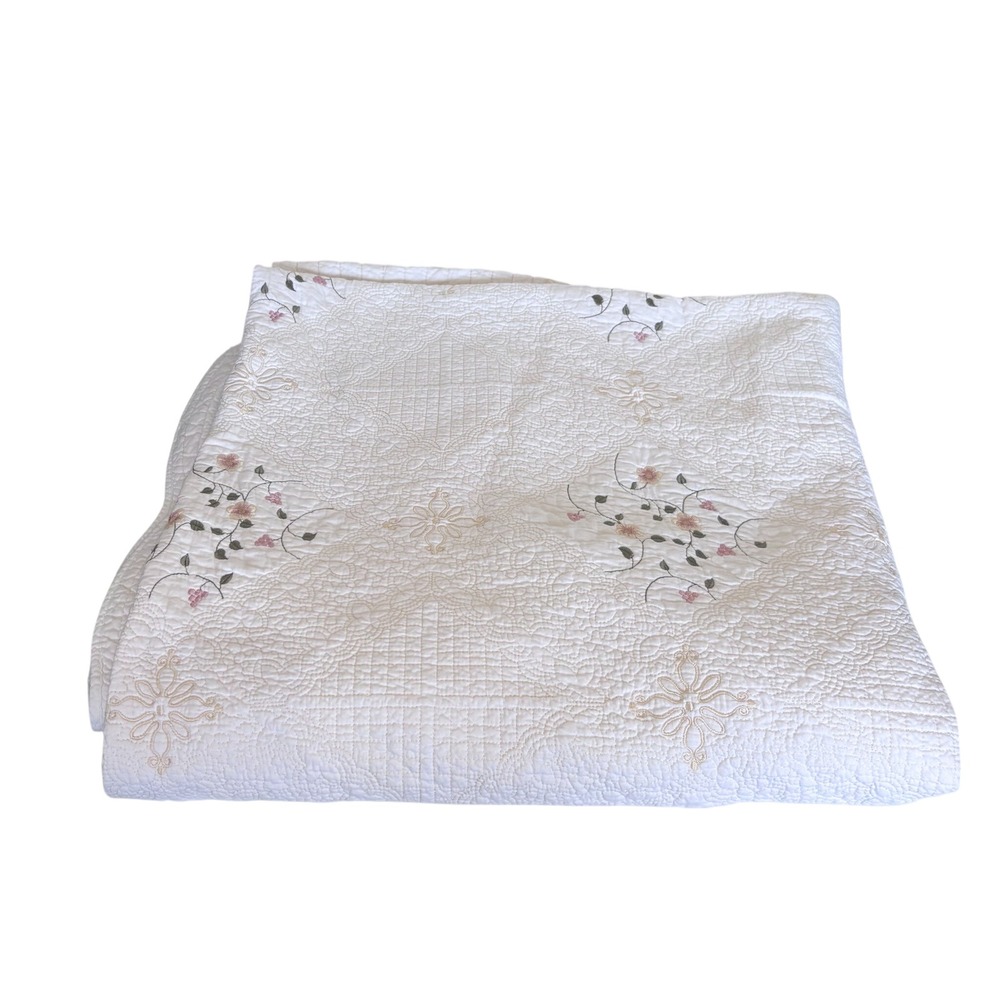 Cracker Barrel Cottagecore Country Floral Embroidered Quilt Queen White Scallop